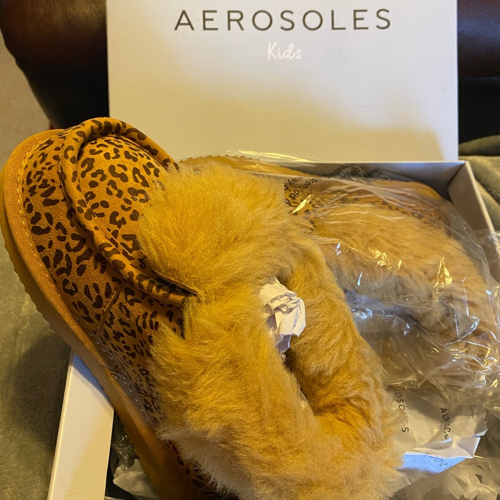 AEROSOLES Brown Tan Fuzzy Animal Print Slippers